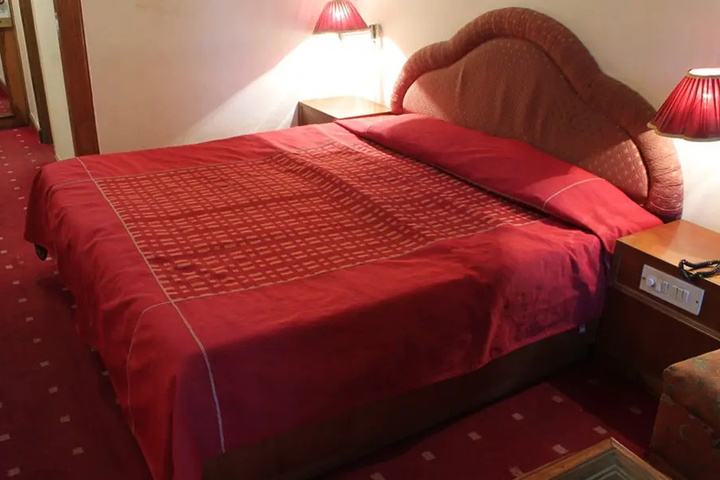 Room 5 of 11