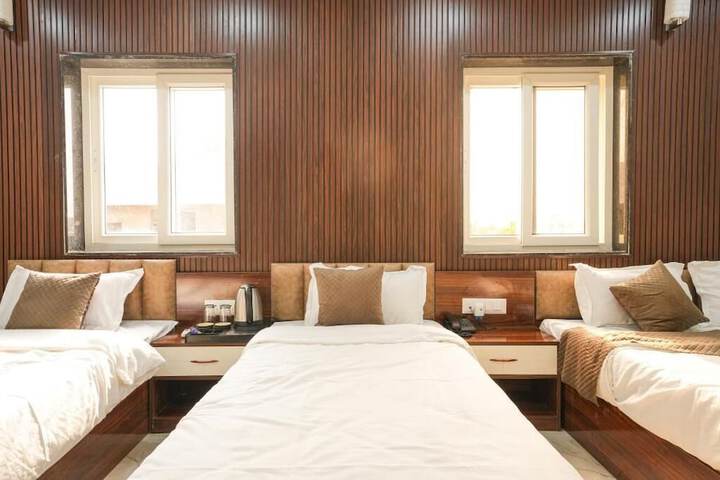 Room 5 of 27
