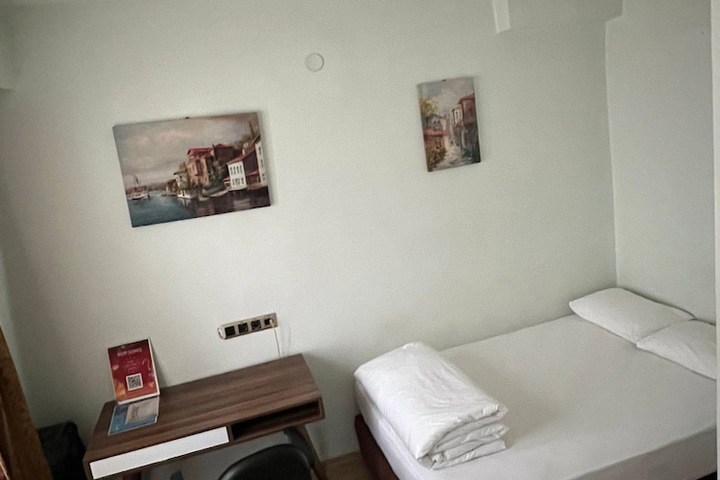 Room 36 of 100