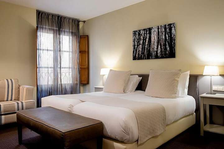 Room 10 of 42