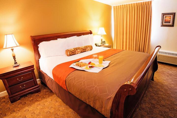 1 King Bed (6 of 11)