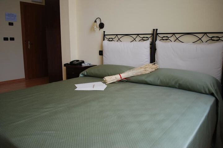 Room 2 of 34