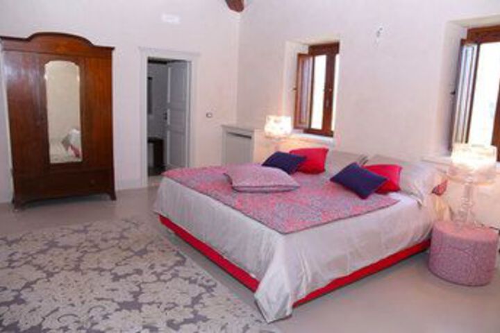 Room 13 of 27
