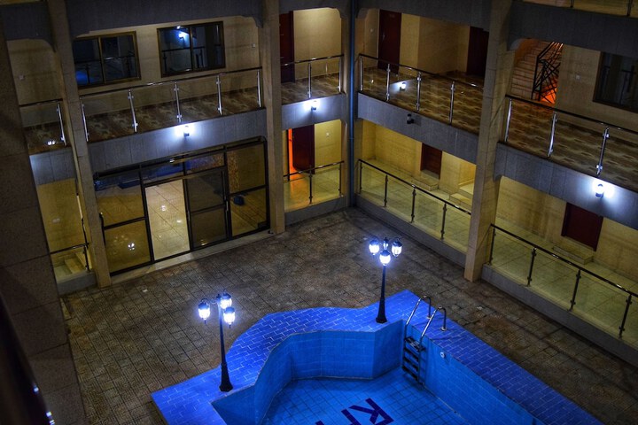 Pool 19 of 33