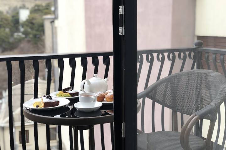 Dining 43 of 52