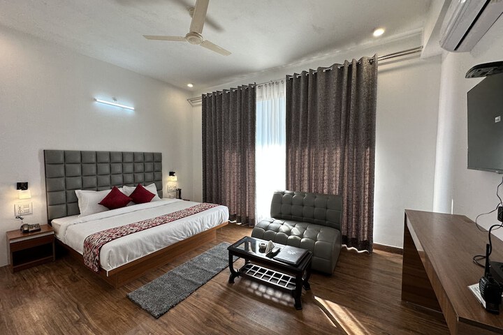 Room 6 of 15