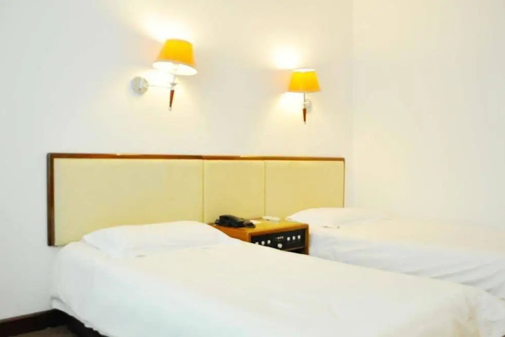 Room 4 of 13