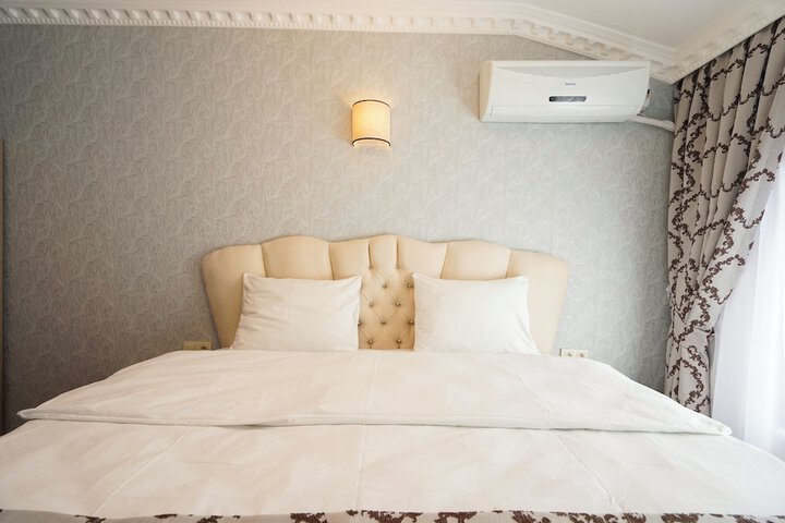 Room 3 of 25