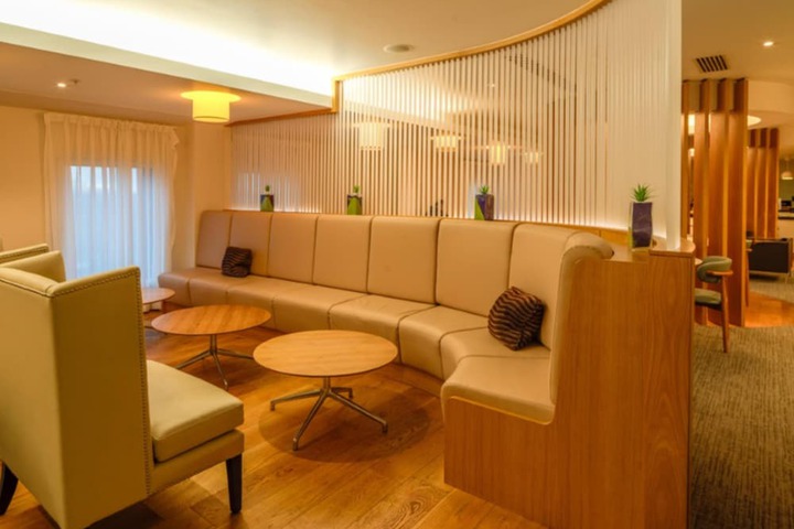 Lounge 75 of 88