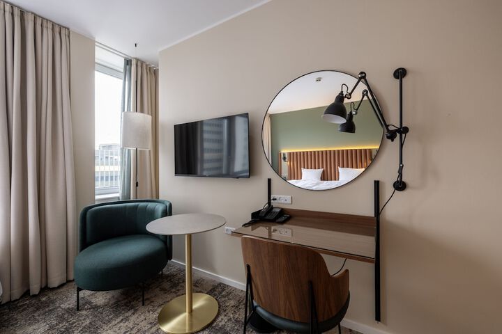 Room 44 of 94