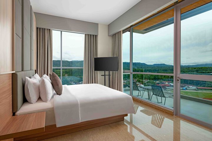Room 5 of 14