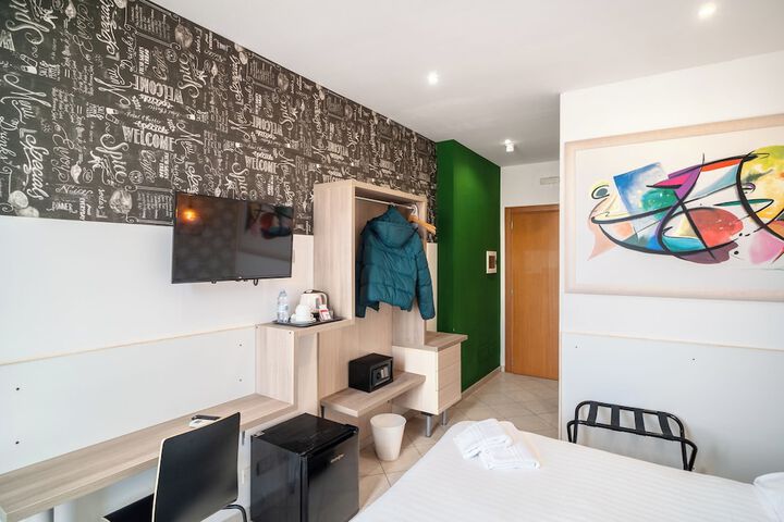 Room 26 of 43