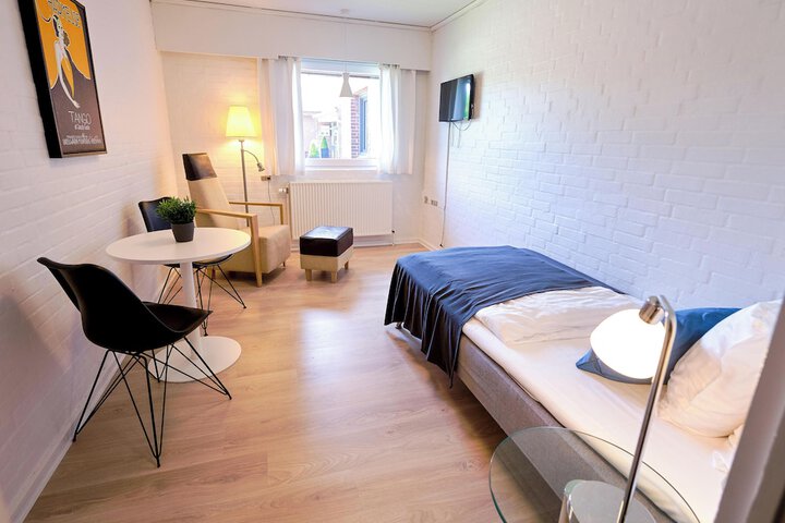 Room 3 of 28