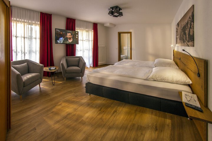 Room 9 of 42