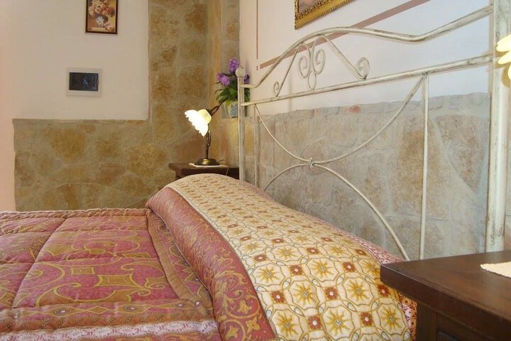 Room 10 of 13
