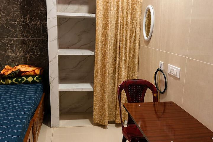 Room 8 of 22