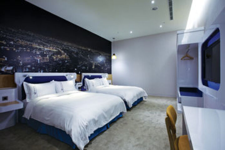 Room 37 of 72