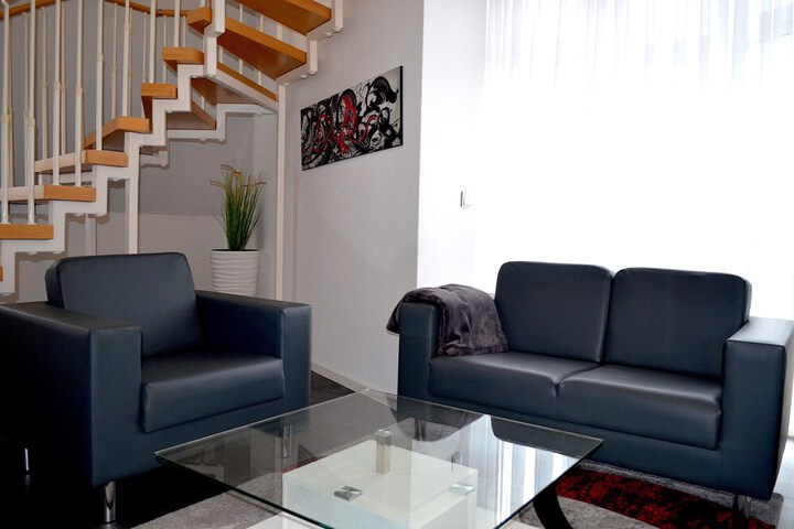 Room 17 of 28
