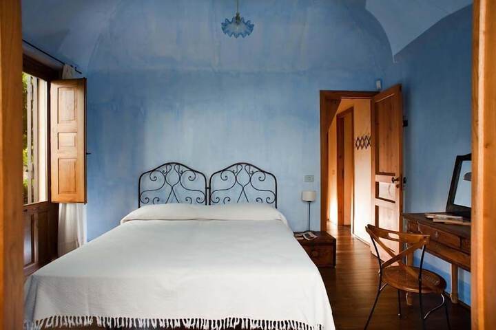 Room 10 of 22
