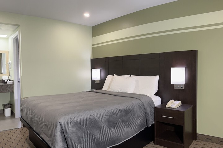 Room 14 of 66