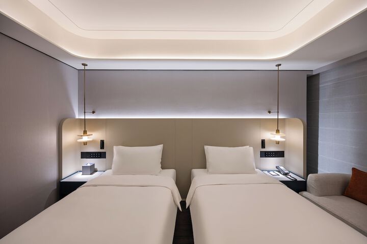 Room 18 of 32
