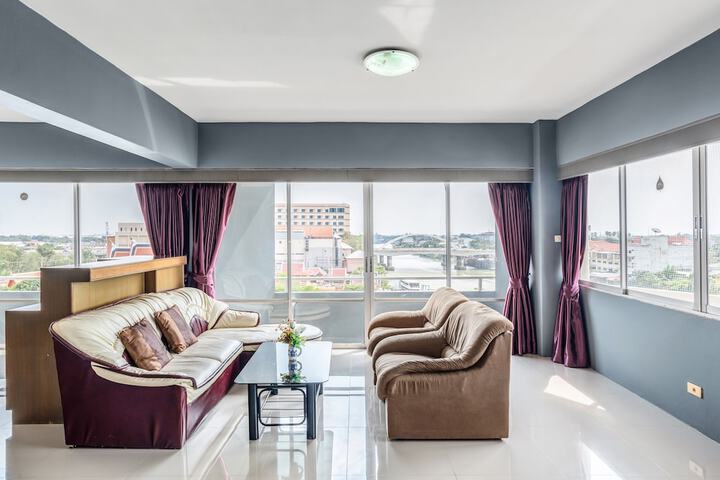 Room 5 of 28