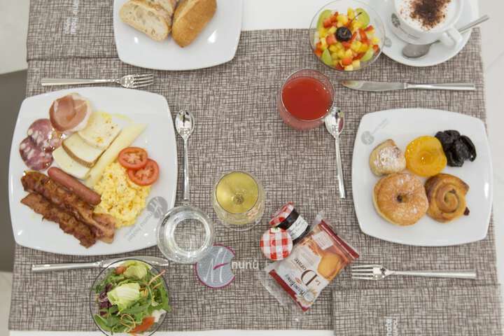 Breakfast/Coffee Service 45 of 70