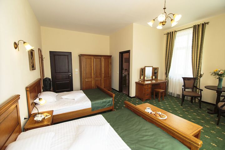 Room 36 of 90