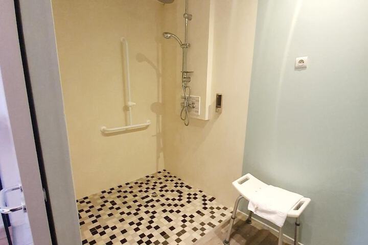 Room 35 of 44