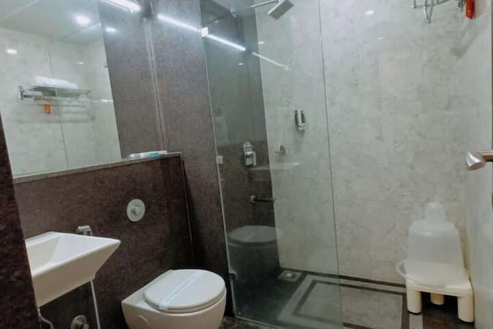 Room 4 of 11