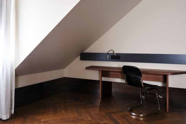 Room 10 of 86