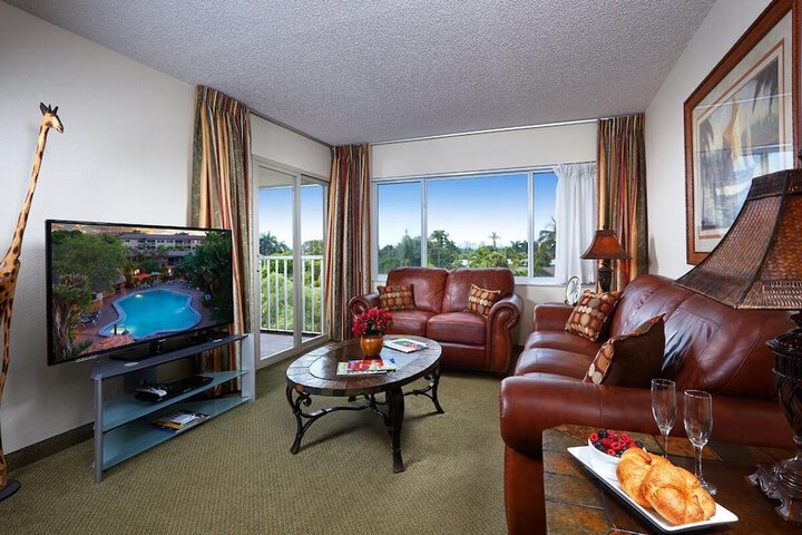 1 King Bed High Speed Internet Accessible Microwave and Refrigerator, Coffee Maker Iron and Ironing Board Hairdryer Full Breakfast (5 of 16)