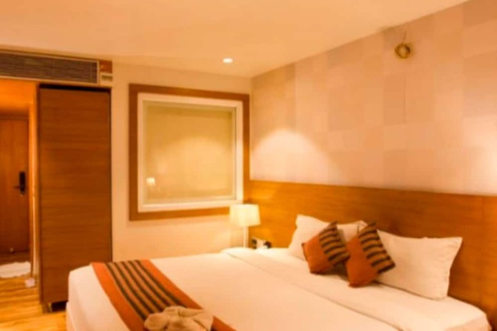 Room 10 of 30