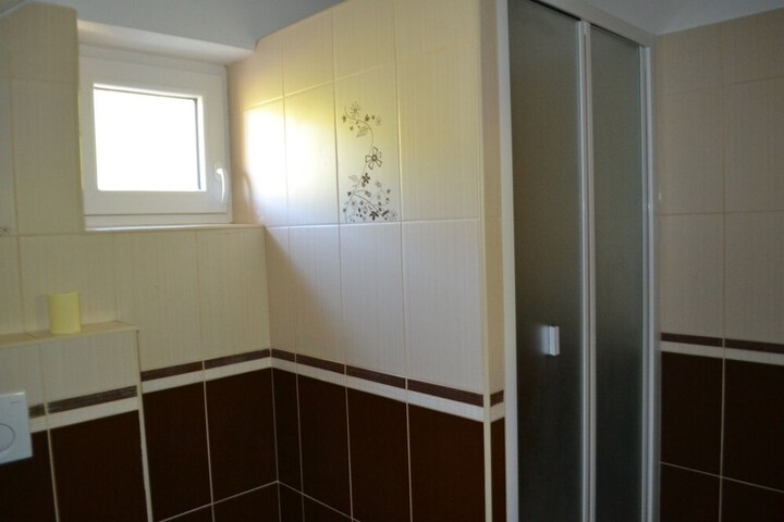 Room 12 of 32