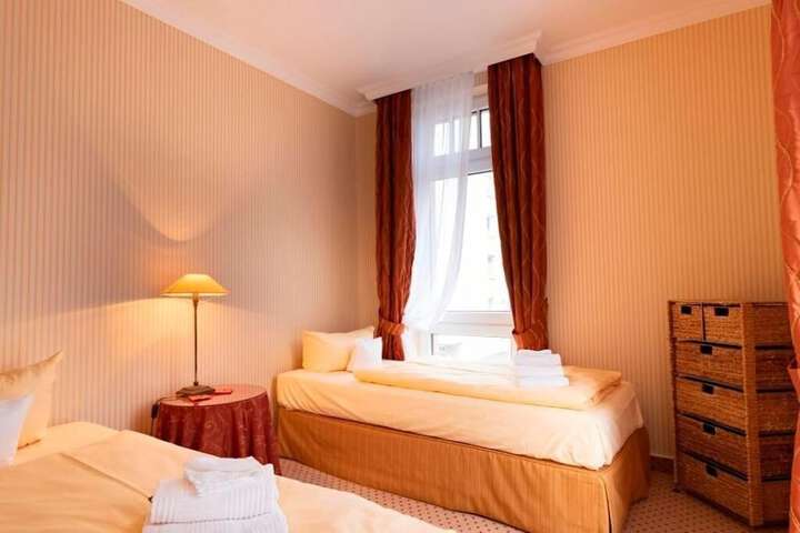 Room 16 of 70