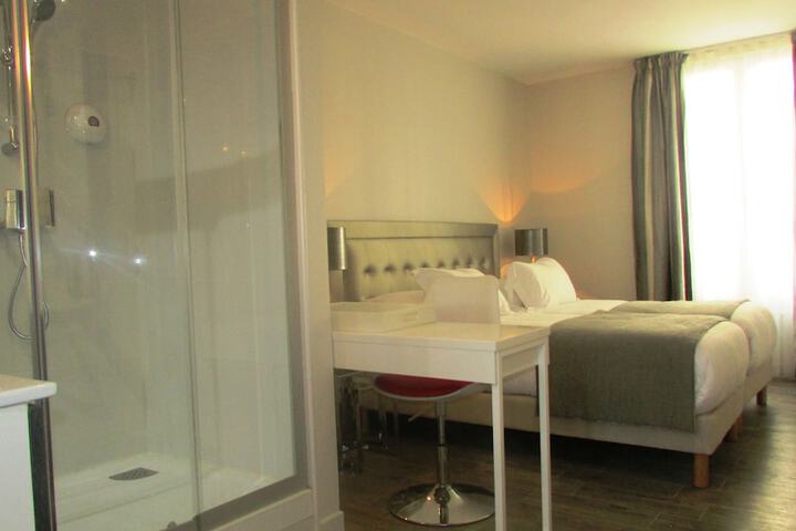 Room 17 of 46