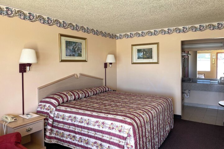 Room 9 of 17
