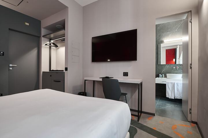 Room 46 of 96