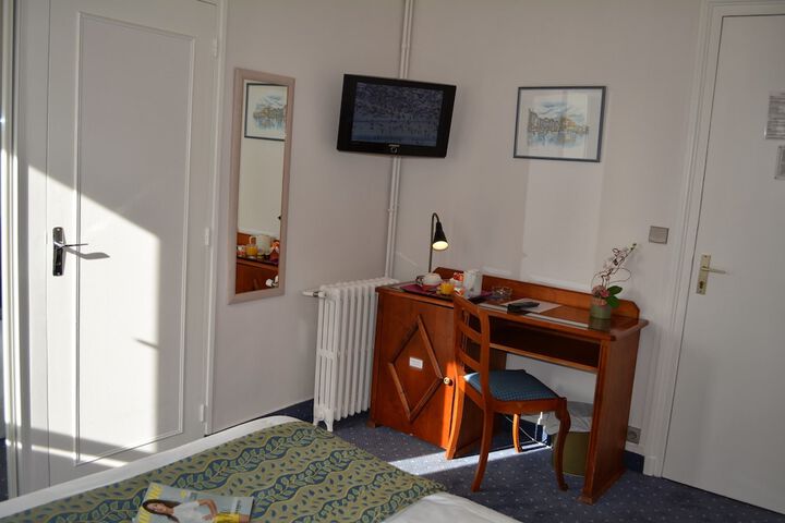 Room 28 of 37