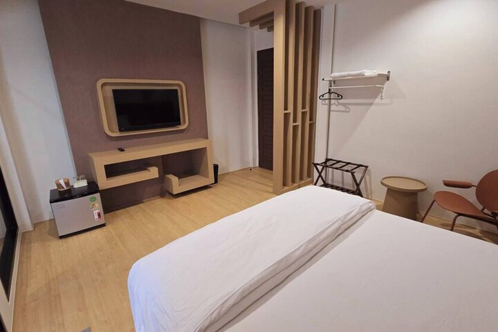 Room 5 of 41