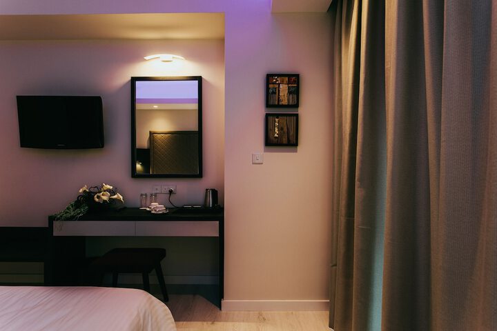 Room 4 of 40
