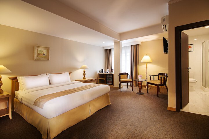 Room 9 of 34