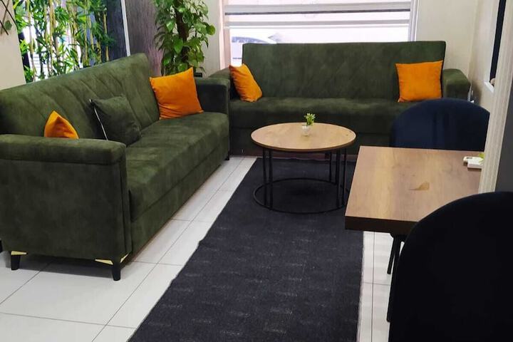 Room 4 of 9