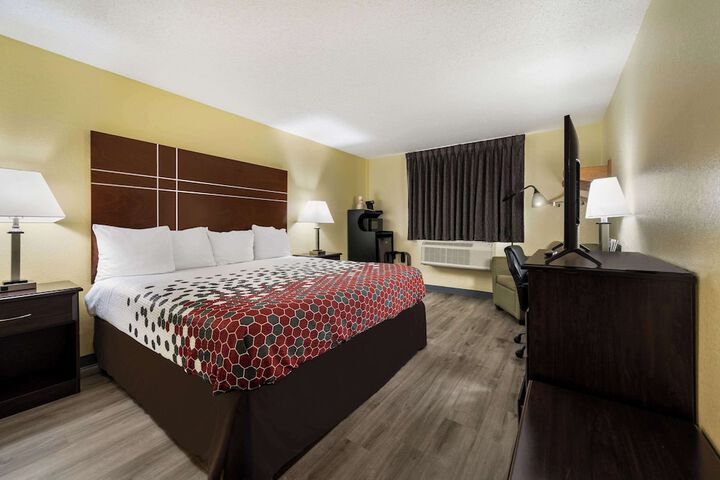 1 King Bed (8 of 11)