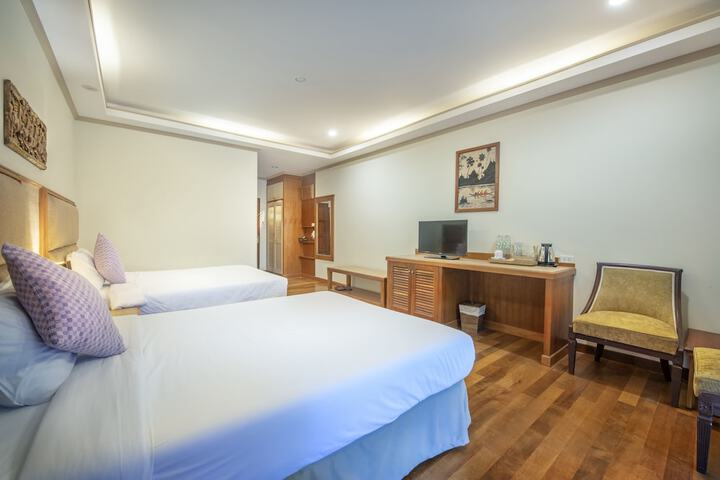 Room 33 of 79