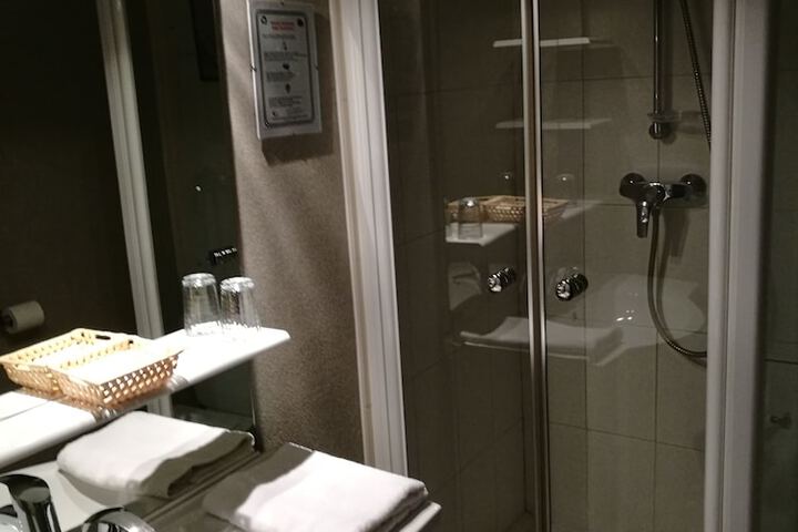 Room 25 of 51