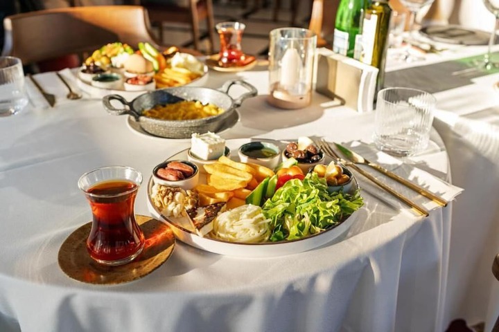 Breakfast/Coffee Service 19 of 25
