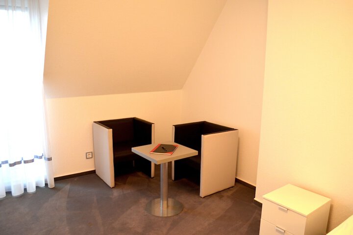 Room 16 of 28