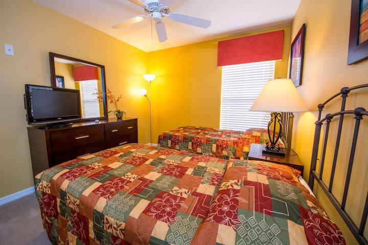 Room 33 of 221