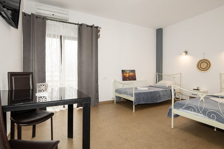Room 2 of 30